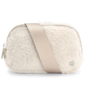 lululemon athletica sherpa Crossbody belt Bag USED